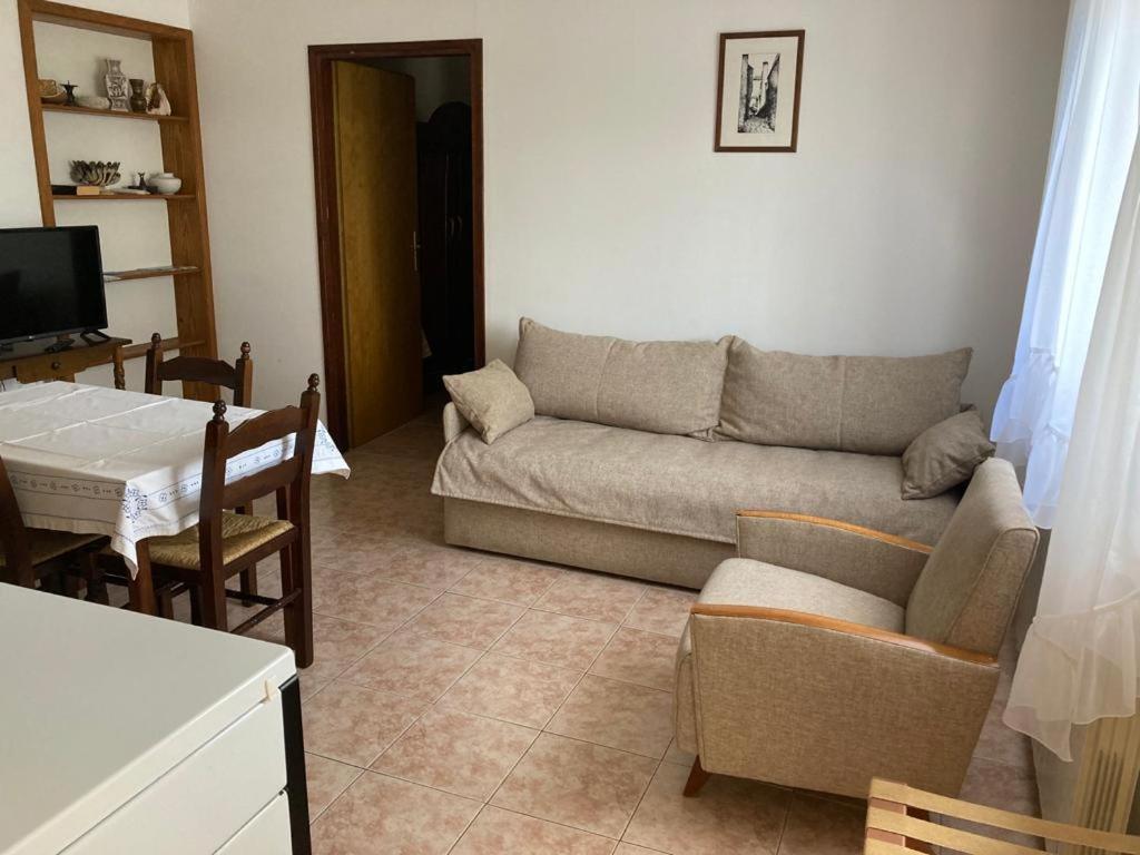 Ija Apartment คิร์ก ภายนอก รูปภาพ